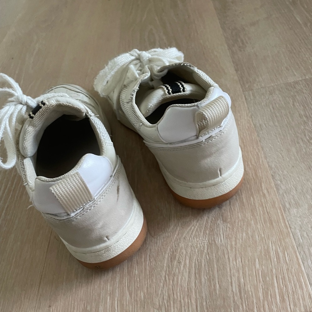 White Low-Top Casual Sneakers with Gum Sole - Picture 8 of 11